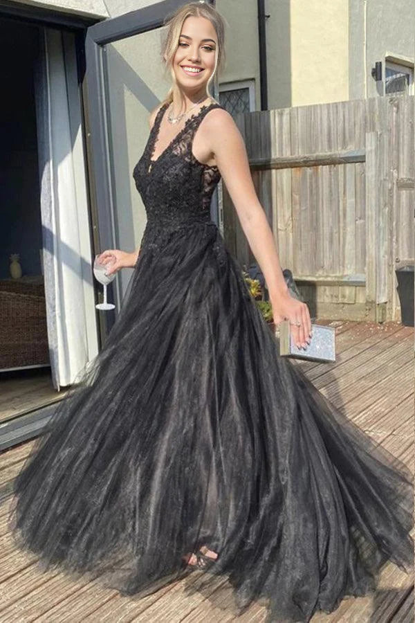 Vestido de fiesta formal de tul negro con escote en V y corte A